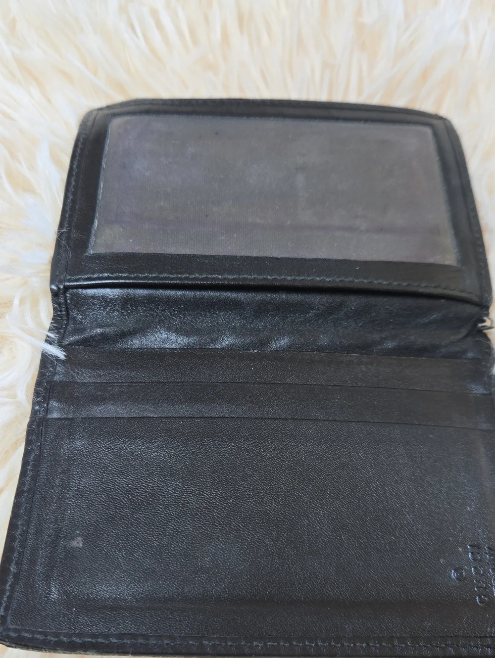Gucci Black Leather Men's Bifold Wallet with Logo Plaque ***Needs Repair***